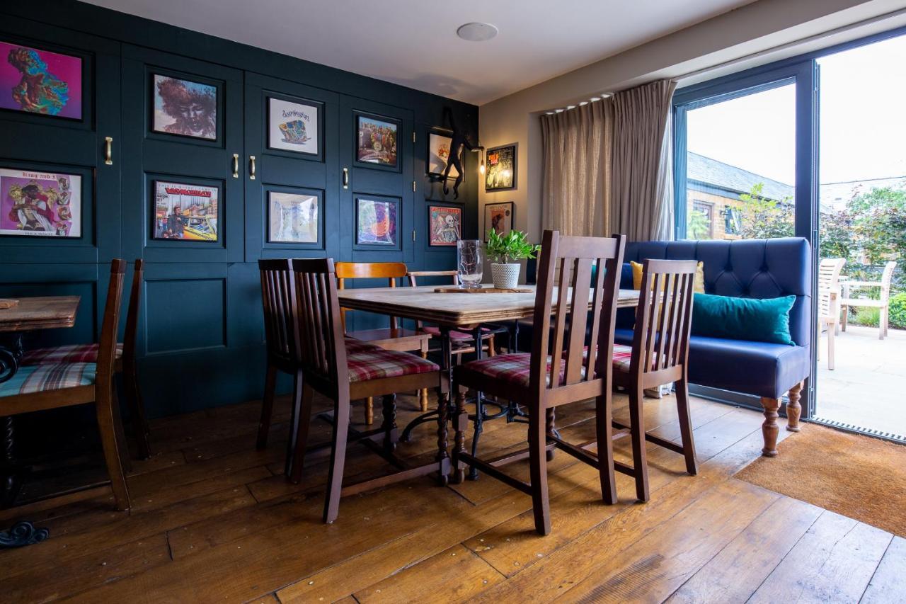The George Inn Barford St Michael Eksteriør bilde The dining room at The Old Red Lion