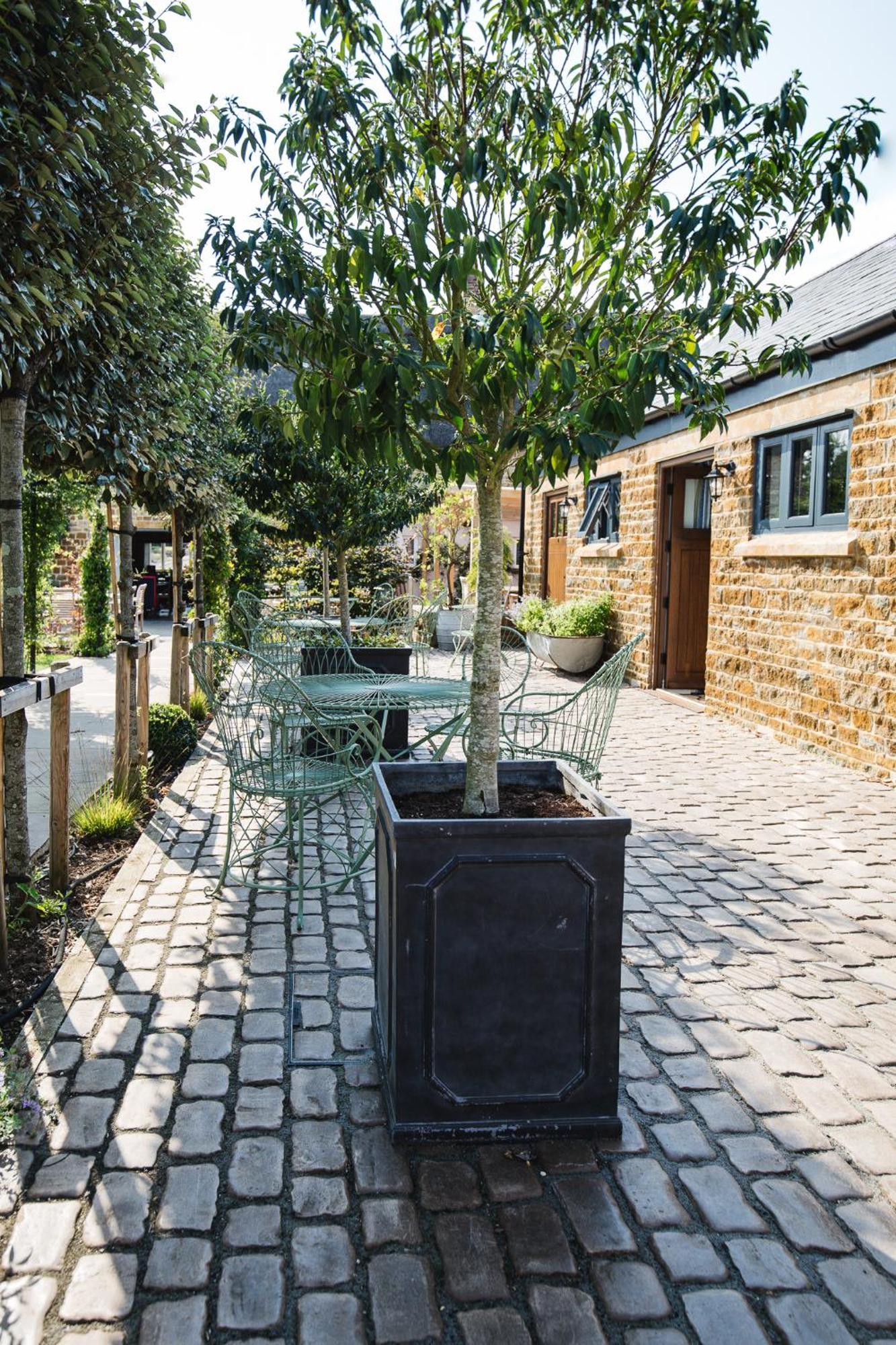 The George Inn Barford St Michael Eksteriør bilde The courtyard at The Old Post Office