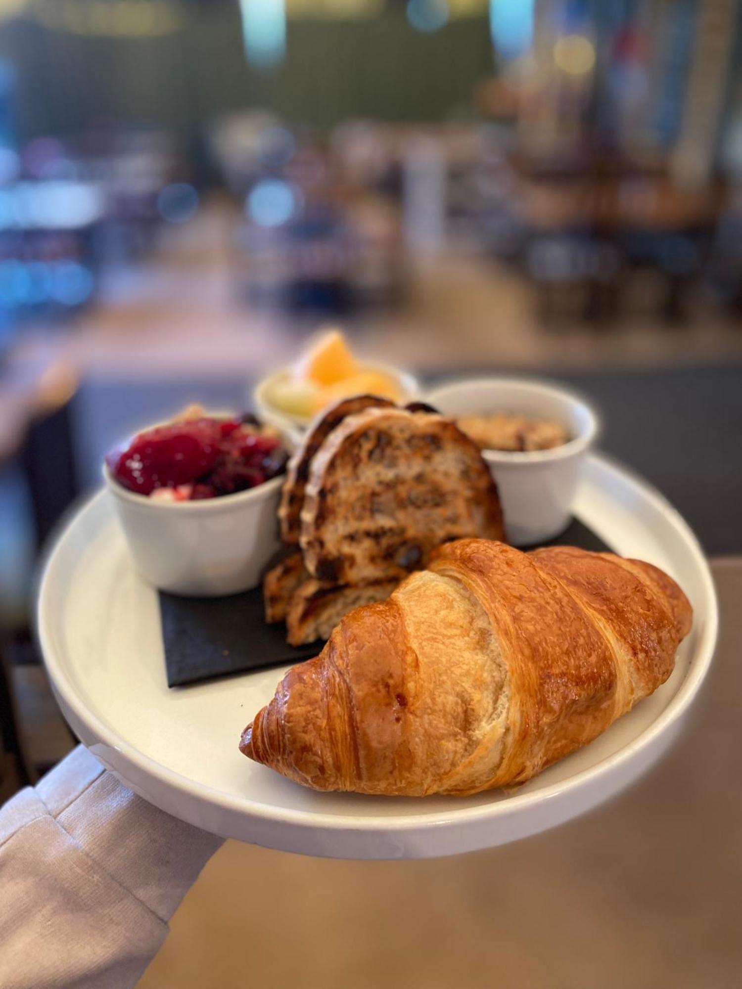 The George Inn Barford St Michael Eksteriør bilde Croissant and jam